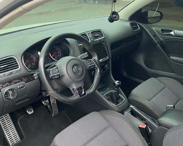 Белый Фольксваген Гольф, объемом двигателя 2.5 л и пробегом 149 тыс. км за 11500 $, фото 10 на Automoto.ua