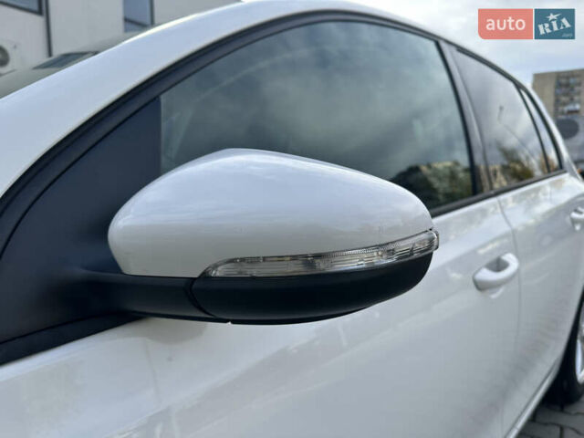 Белый Фольксваген Гольф, объемом двигателя 1.39 л и пробегом 176 тыс. км за 8800 $, фото 10 на Automoto.ua