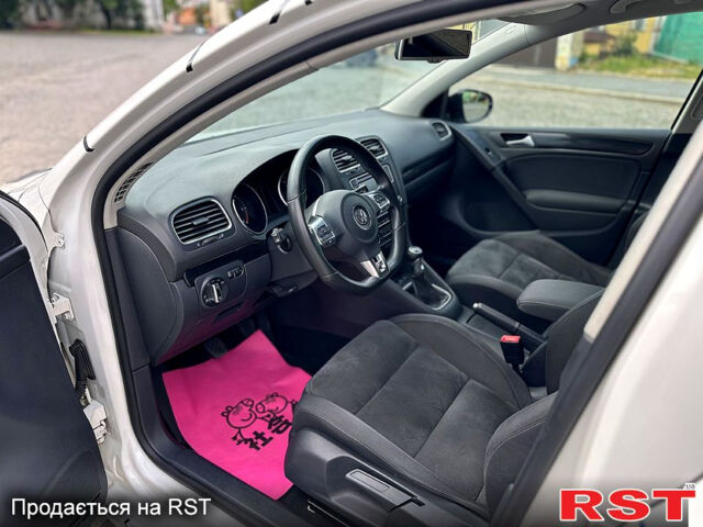 Белый Фольксваген Гольф, объемом двигателя 2 л и пробегом 270 тыс. км за 13200 $, фото 9 на Automoto.ua