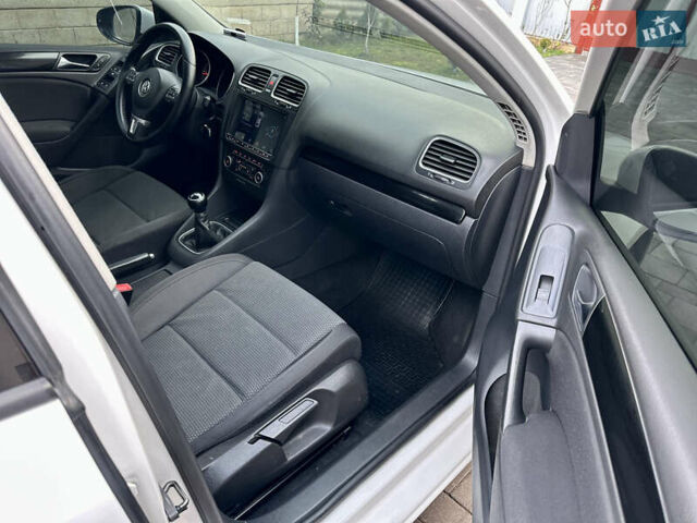 Белый Фольксваген Гольф, объемом двигателя 1.6 л и пробегом 214 тыс. км за 8300 $, фото 46 на Automoto.ua