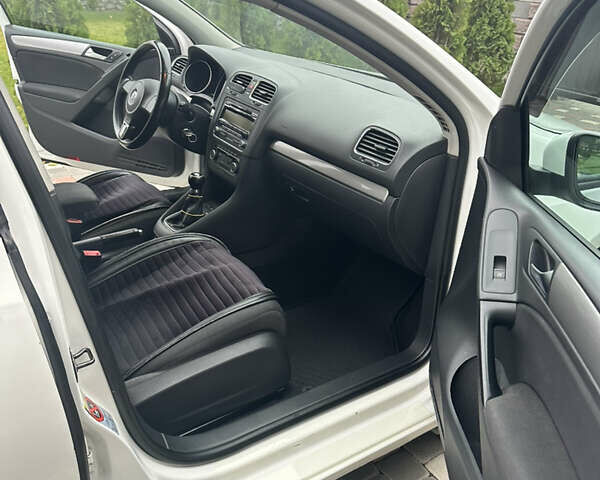 Білий Фольксваген Гольф, об'ємом двигуна 1.6 л та пробігом 248 тис. км за 7400 $, фото 11 на Automoto.ua