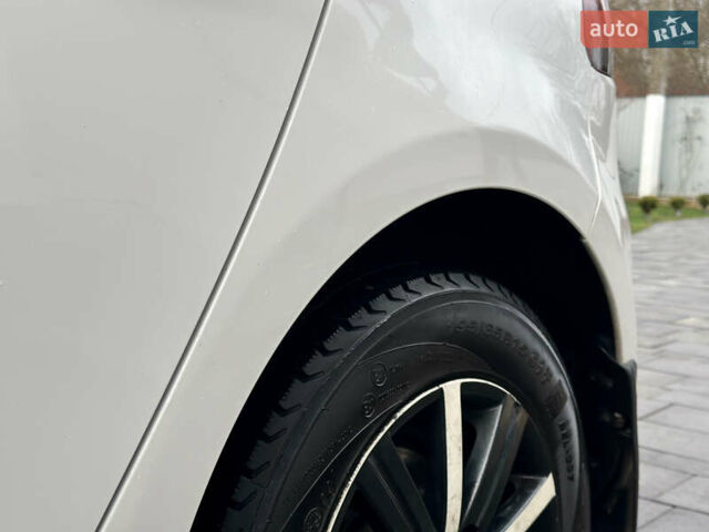 Белый Фольксваген Гольф, объемом двигателя 1.6 л и пробегом 214 тыс. км за 8300 $, фото 7 на Automoto.ua