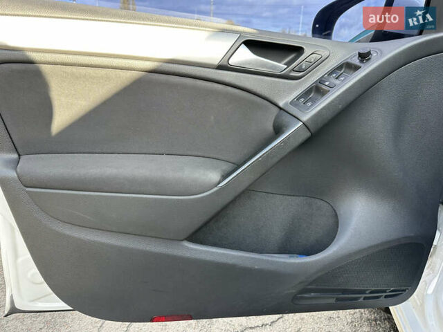 Белый Фольксваген Гольф, объемом двигателя 1.6 л и пробегом 188 тыс. км за 8600 $, фото 18 на Automoto.ua