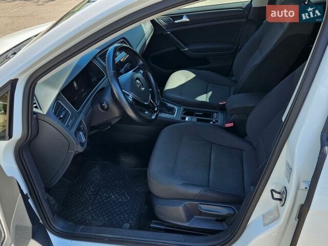 Білий Фольксваген Гольф, об'ємом двигуна 1.4 л та пробігом 113 тис. км за 10000 $, фото 10 на Automoto.ua