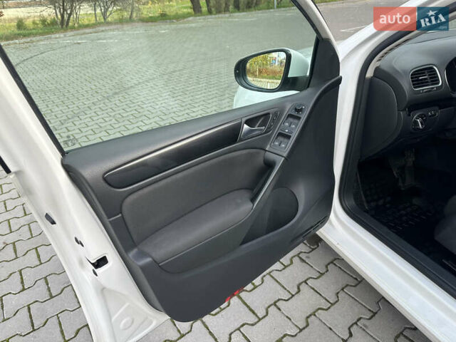 Белый Фольксваген Гольф, объемом двигателя 1.39 л и пробегом 176 тыс. км за 8700 $, фото 33 на Automoto.ua