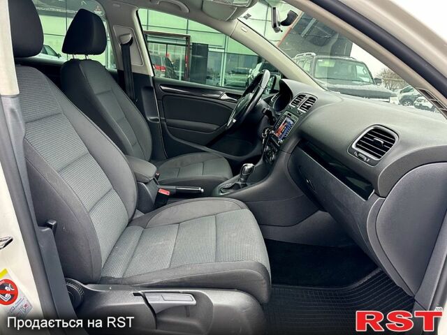 Белый Фольксваген Гольф, объемом двигателя 1.4 л и пробегом 16200 тыс. км за 7764 $, фото 11 на Automoto.ua