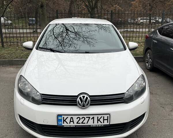 Белый Фольксваген Гольф, объемом двигателя 1.39 л и пробегом 161 тыс. км за 9000 $, фото 2 на Automoto.ua