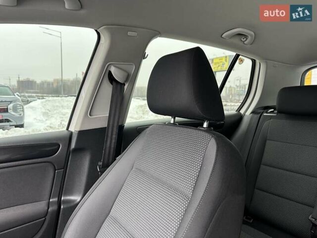 Білий Фольксваген Гольф, об'ємом двигуна 1.39 л та пробігом 162 тис. км за 7900 $, фото 23 на Automoto.ua