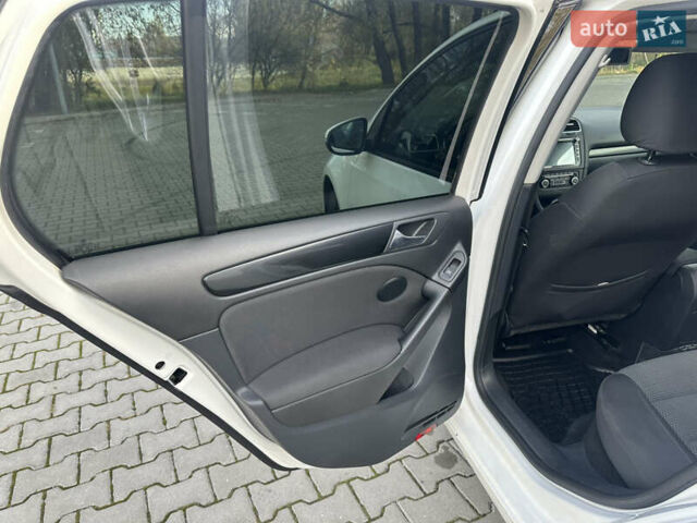 Белый Фольксваген Гольф, объемом двигателя 1.39 л и пробегом 176 тыс. км за 8800 $, фото 35 на Automoto.ua