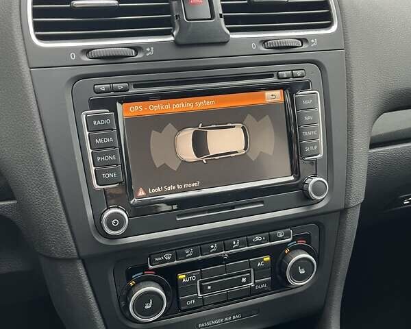 Білий Фольксваген Гольф, об'ємом двигуна 1.39 л та пробігом 100 тис. км за 9300 $, фото 21 на Automoto.ua