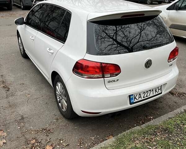 Белый Фольксваген Гольф, объемом двигателя 1.39 л и пробегом 161 тыс. км за 9000 $, фото 4 на Automoto.ua