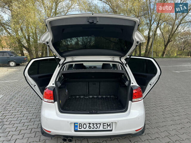 Белый Фольксваген Гольф, объемом двигателя 1.39 л и пробегом 176 тыс. км за 8800 $, фото 14 на Automoto.ua