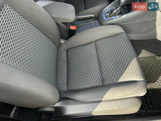 Белый Фольксваген Гольф, объемом двигателя 1.6 л и пробегом 188 тыс. км за 8600 $, фото 14 на Automoto.ua