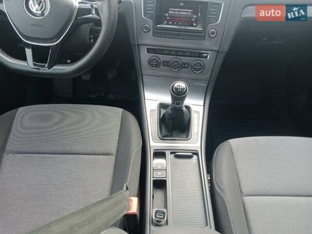 Білий Фольксваген Гольф, об'ємом двигуна 2 л та пробігом 265 тис. км за 11800 $, фото 20 на Automoto.ua