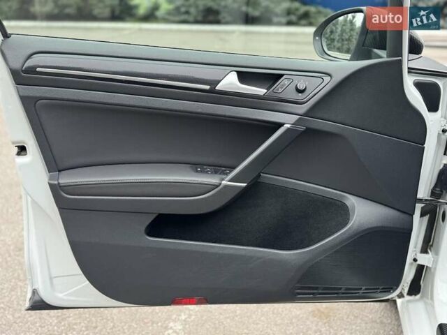 Белый Фольксваген Гольф, объемом двигателя 1.97 л и пробегом 199 тыс. км за 12800 $, фото 25 на Automoto.ua