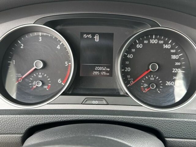 Белый Фольксваген Гольф, объемом двигателя 1.6 л и пробегом 280 тыс. км за 9000 $, фото 6 на Automoto.ua