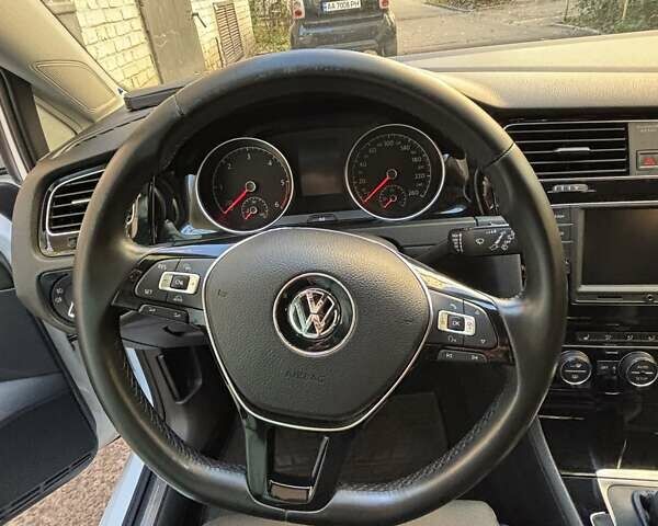 Фольксваген Гольф 2013 в Киеве на Automoto.ua Белый Фольксваген Гольф, объемом двигателя 1.97 л и пробегом 143 тыс. км за 14200 $, фото 21 на Automoto.ua