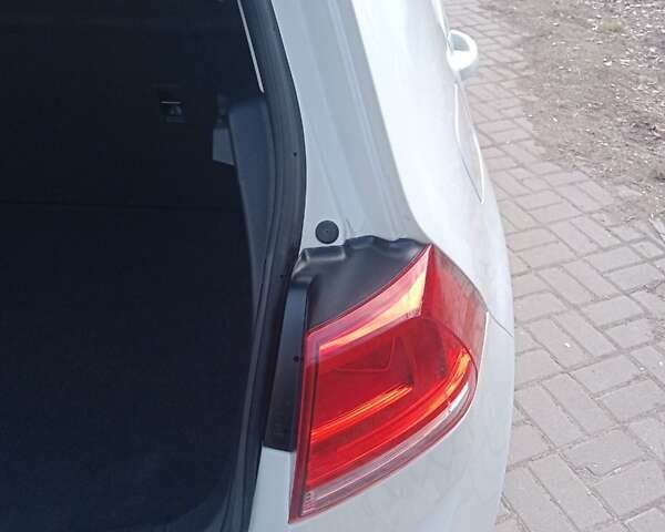 Білий Фольксваген Гольф, об'ємом двигуна 2 л та пробігом 265 тис. км за 11800 $, фото 26 на Automoto.ua