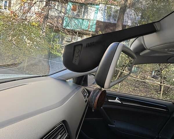 Фольксваген Гольф 2013 в Киеве на Automoto.ua Белый Фольксваген Гольф, объемом двигателя 1.97 л и пробегом 143 тыс. км за 14200 $, фото 26 на Automoto.ua