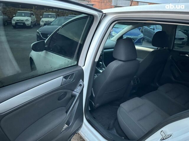 Білий Фольксваген Гольф, об'ємом двигуна 2.5 л та пробігом 234 тис. км за 7500 $, фото 12 на Automoto.ua