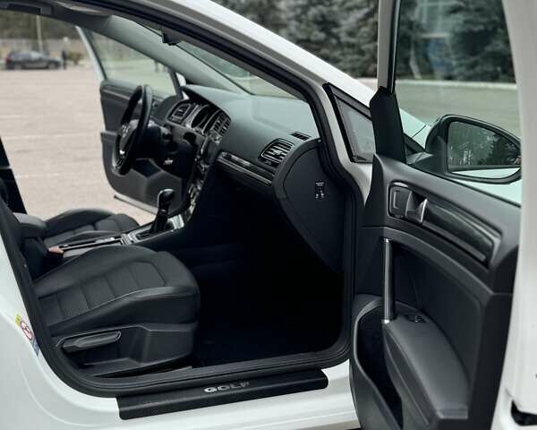 Белый Фольксваген Гольф, объемом двигателя 1.97 л и пробегом 199 тыс. км за 12800 $, фото 63 на Automoto.ua