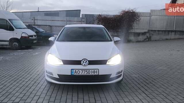 Белый Фольксваген Гольф, объемом двигателя 1.97 л и пробегом 250 тыс. км за 13300 $, фото 1 на Automoto.ua