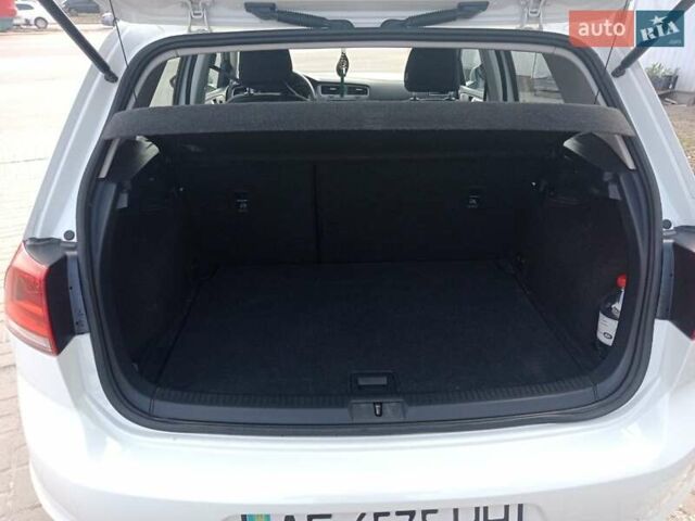 Білий Фольксваген Гольф, об'ємом двигуна 2 л та пробігом 265 тис. км за 11800 $, фото 8 на Automoto.ua