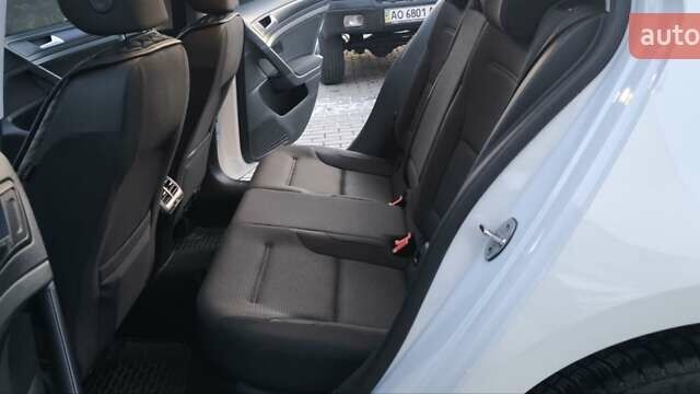 Белый Фольксваген Гольф, объемом двигателя 1.97 л и пробегом 250 тыс. км за 13300 $, фото 8 на Automoto.ua