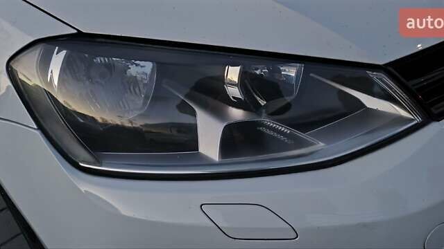 Белый Фольксваген Гольф, объемом двигателя 1.97 л и пробегом 250 тыс. км за 13300 $, фото 14 на Automoto.ua