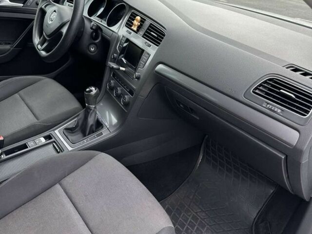 Белый Фольксваген Гольф, объемом двигателя 1.6 л и пробегом 280 тыс. км за 9000 $, фото 3 на Automoto.ua