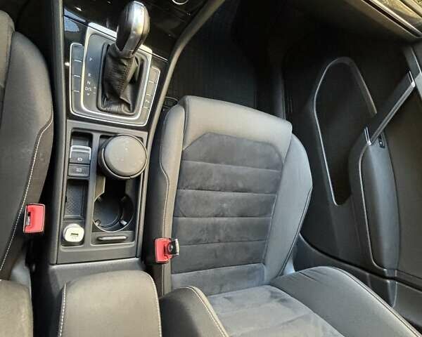 Фольксваген Гольф 2013 в Киеве на Automoto.ua Белый Фольксваген Гольф, объемом двигателя 1.97 л и пробегом 143 тыс. км за 14200 $, фото 19 на Automoto.ua