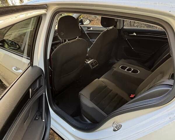 Фольксваген Гольф 2013 в Киеве на Automoto.ua Белый Фольксваген Гольф, объемом двигателя 1.97 л и пробегом 143 тыс. км за 14200 $, фото 14 на Automoto.ua