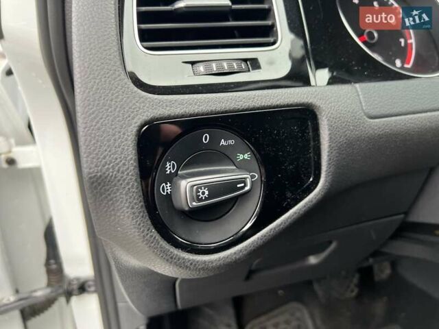 Белый Фольксваген Гольф, объемом двигателя 1.4 л и пробегом 125 тыс. км за 14777 $, фото 16 на Automoto.ua