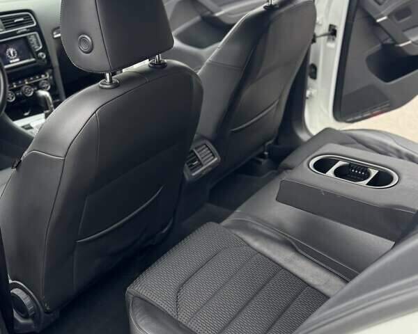 Белый Фольксваген Гольф, объемом двигателя 1.97 л и пробегом 199 тыс. км за 12800 $, фото 53 на Automoto.ua