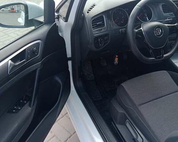 Білий Фольксваген Гольф, об'ємом двигуна 2 л та пробігом 265 тис. км за 11800 $, фото 23 на Automoto.ua