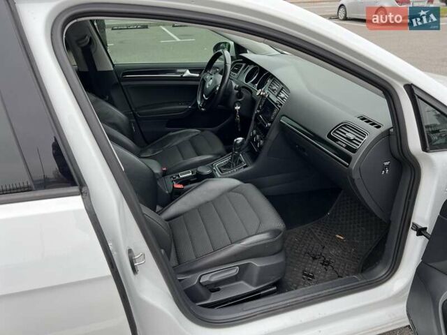 Белый Фольксваген Гольф, объемом двигателя 1.4 л и пробегом 125 тыс. км за 14777 $, фото 30 на Automoto.ua