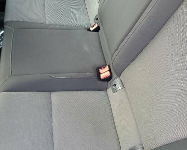 Білий Фольксваген Гольф, об'ємом двигуна 2 л та пробігом 265 тис. км за 11800 $, фото 3 на Automoto.ua