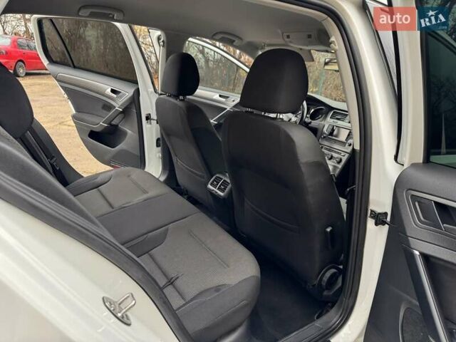 Белый Фольксваген Гольф, объемом двигателя 1.4 л и пробегом 150 тыс. км за 10900 $, фото 14 на Automoto.ua