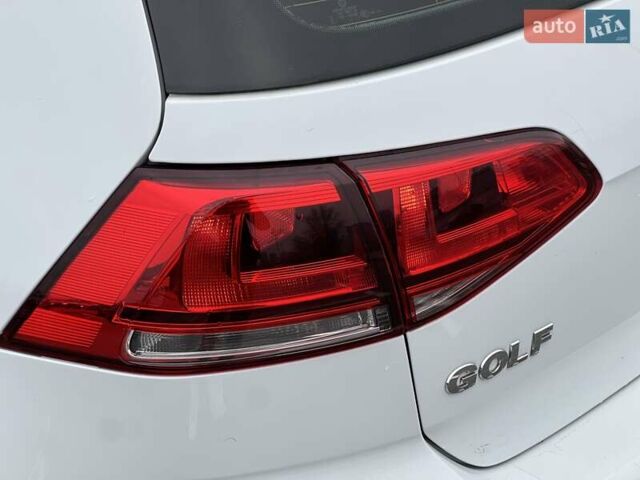 Белый Фольксваген Гольф, объемом двигателя 1.4 л и пробегом 125 тыс. км за 14777 $, фото 13 на Automoto.ua