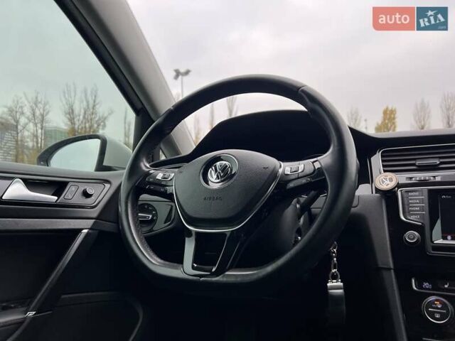 Белый Фольксваген Гольф, объемом двигателя 1.4 л и пробегом 125 тыс. км за 14777 $, фото 21 на Automoto.ua