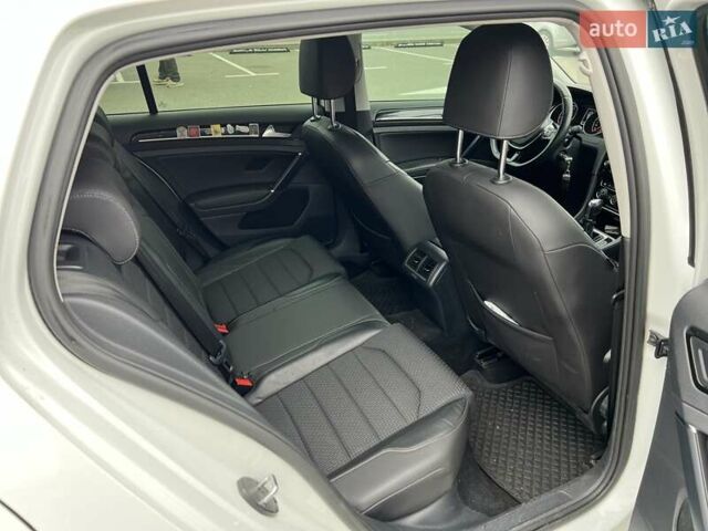 Белый Фольксваген Гольф, объемом двигателя 1.4 л и пробегом 125 тыс. км за 14777 $, фото 28 на Automoto.ua