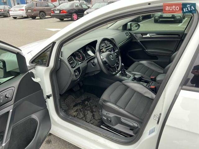 Белый Фольксваген Гольф, объемом двигателя 1.4 л и пробегом 125 тыс. км за 14777 $, фото 15 на Automoto.ua