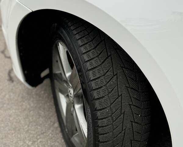 Белый Фольксваген Гольф, объемом двигателя 1.97 л и пробегом 199 тыс. км за 12800 $, фото 22 на Automoto.ua