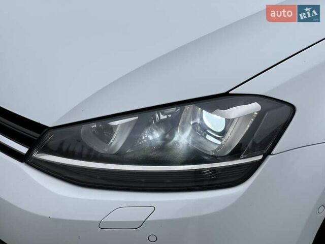 Белый Фольксваген Гольф, объемом двигателя 1.4 л и пробегом 125 тыс. км за 14777 $, фото 12 на Automoto.ua