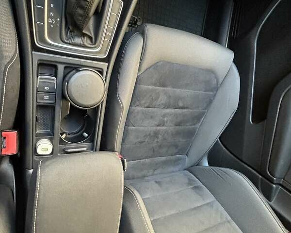 Фольксваген Гольф 2013 в Киеве на Automoto.ua Белый Фольксваген Гольф, объемом двигателя 1.97 л и пробегом 143 тыс. км за 14200 $, фото 18 на Automoto.ua