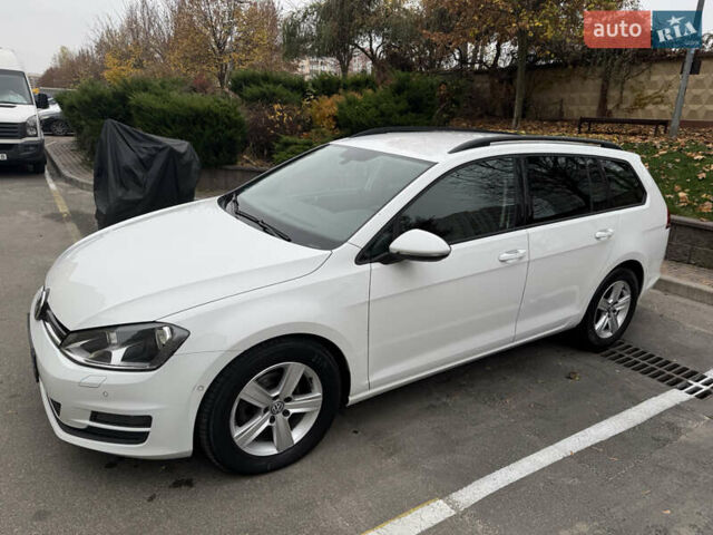 Белый Фольксваген Гольф, объемом двигателя 1.6 л и пробегом 302 тыс. км за 9700 $, фото 1 на Automoto.ua