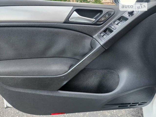 Белый Фольксваген Гольф, объемом двигателя 2 л и пробегом 169 тыс. км за 2000 $, фото 16 на Automoto.ua