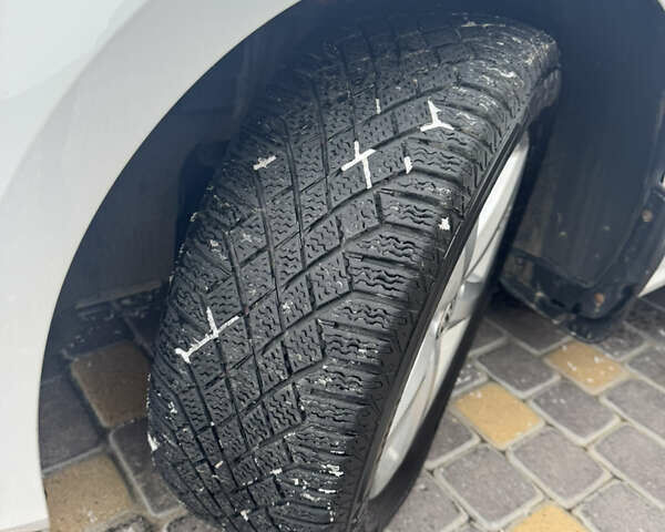 Белый Фольксваген Гольф, объемом двигателя 1.4 л и пробегом 151 тыс. км за 10800 $, фото 28 на Automoto.ua