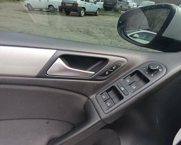 Белый Фольксваген Гольф, объемом двигателя 2.48 л и пробегом 234 тыс. км за 7800 $, фото 10 на Automoto.ua