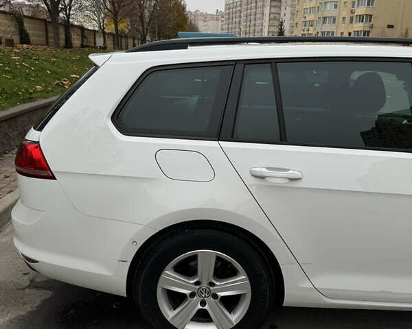 Белый Фольксваген Гольф, объемом двигателя 1.6 л и пробегом 302 тыс. км за 9700 $, фото 4 на Automoto.ua